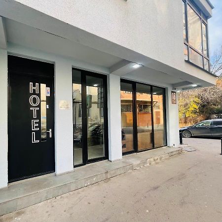 Art Family Hotel Tbilisi Bagian luar foto