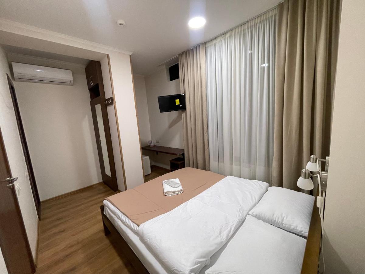 Art Family Hotel Tbilisi Ruang foto