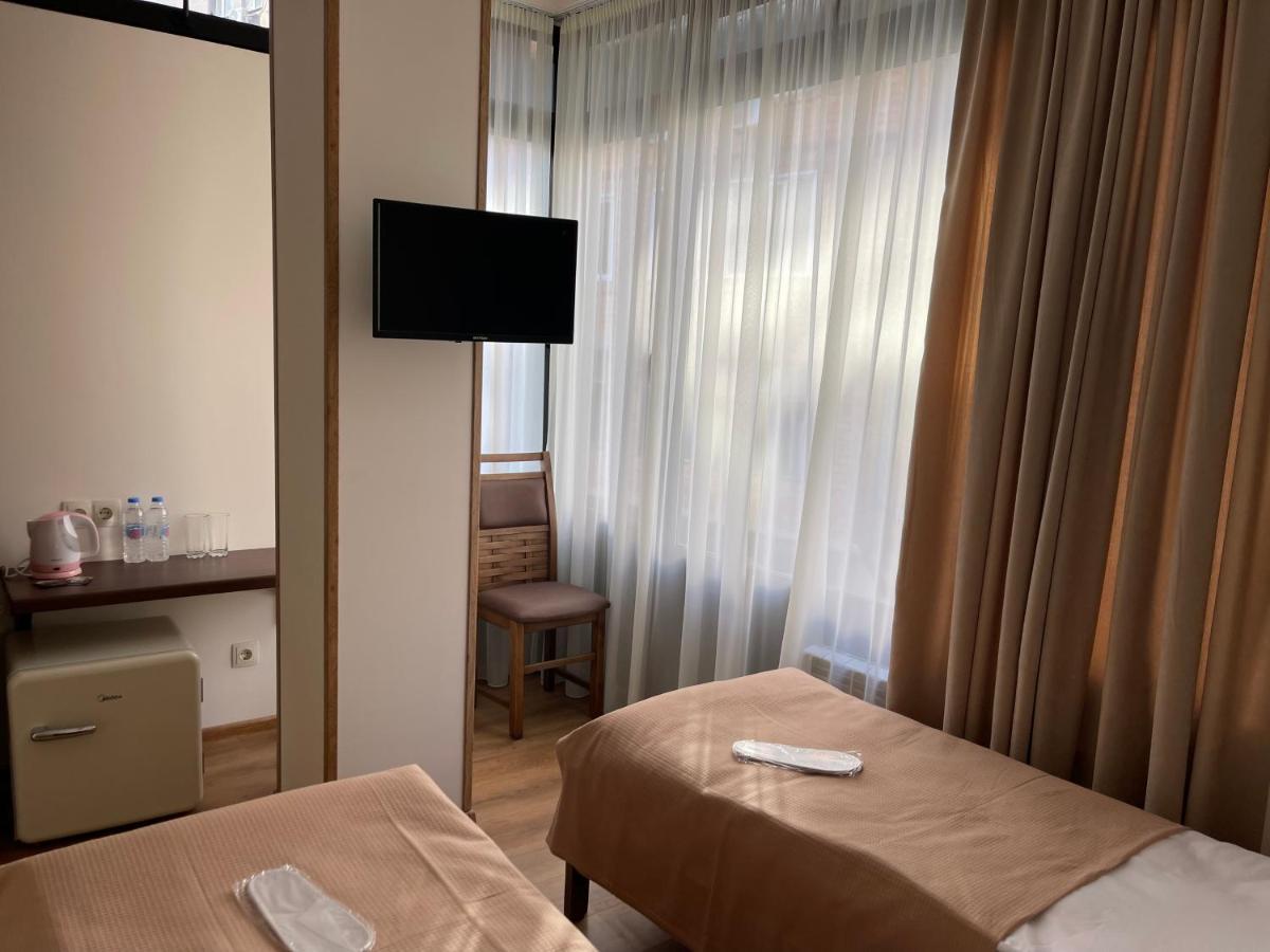 Art Family Hotel Tbilisi Ruang foto