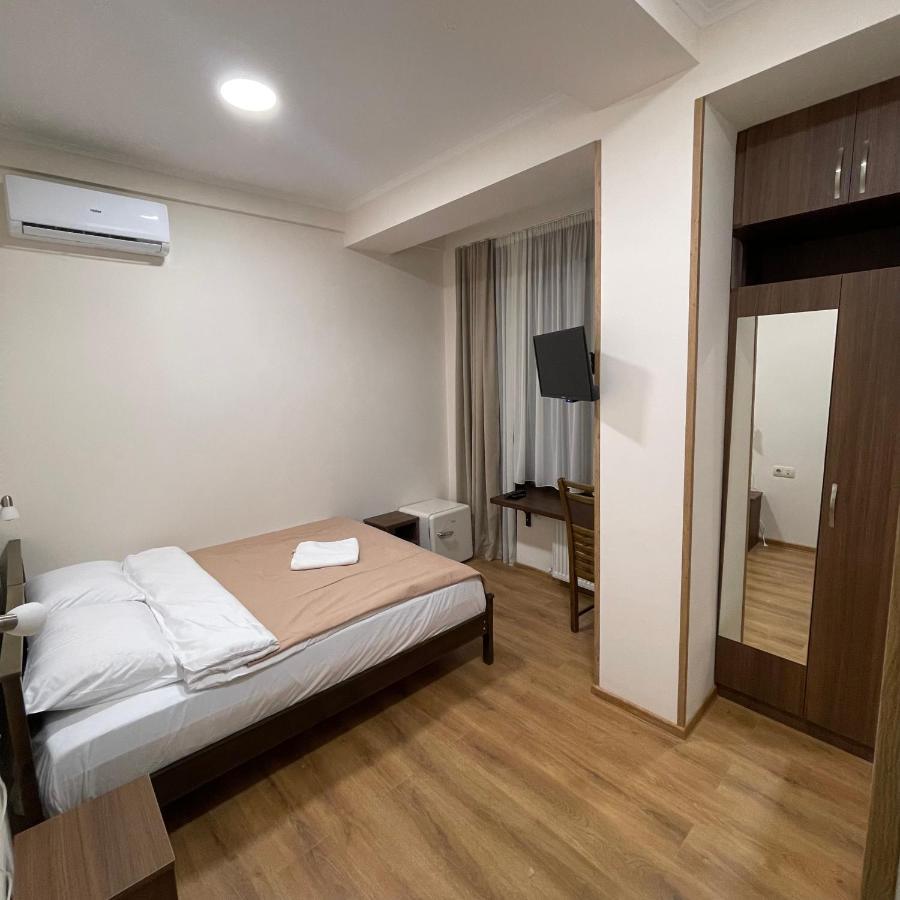Art Family Hotel Tbilisi Bagian luar foto