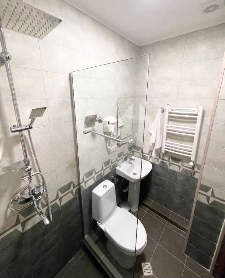 Art Family Hotel Tbilisi Bagian luar foto