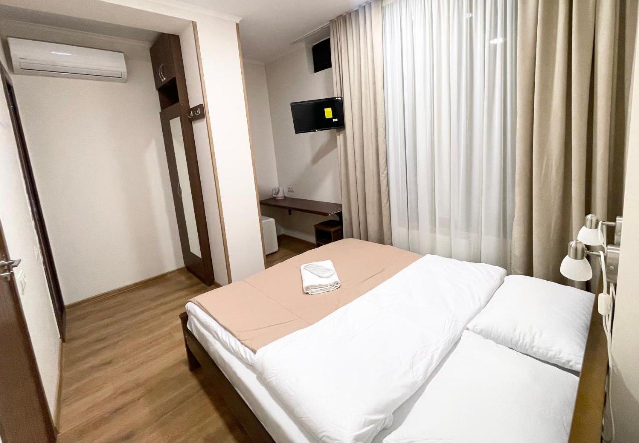 Art Family Hotel Tbilisi Bagian luar foto
