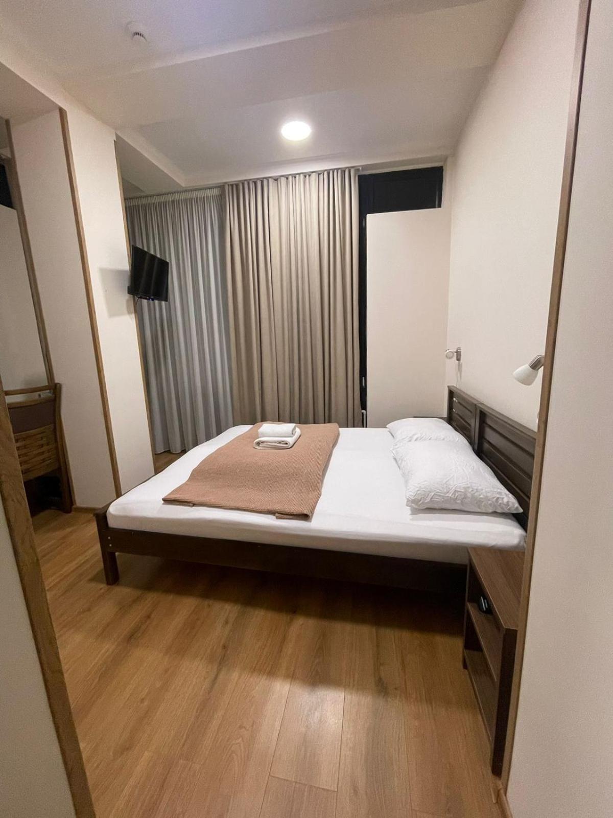 Art Family Hotel Tbilisi Bagian luar foto