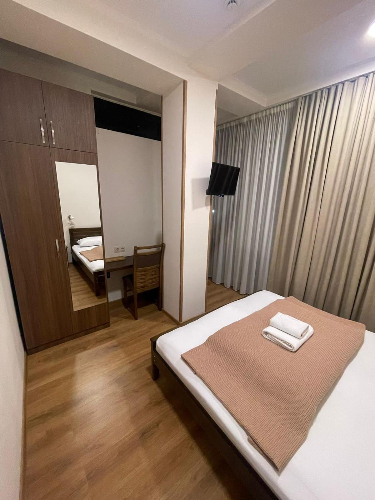 Art Family Hotel Tbilisi Bagian luar foto
